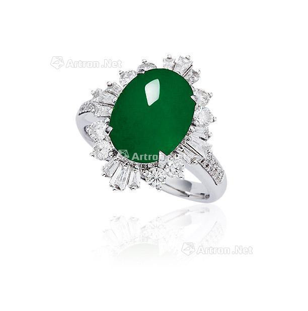 A BURMESE JADEITE AND DIAMOND RING MOUNTED IN 18K WHITE GOLD