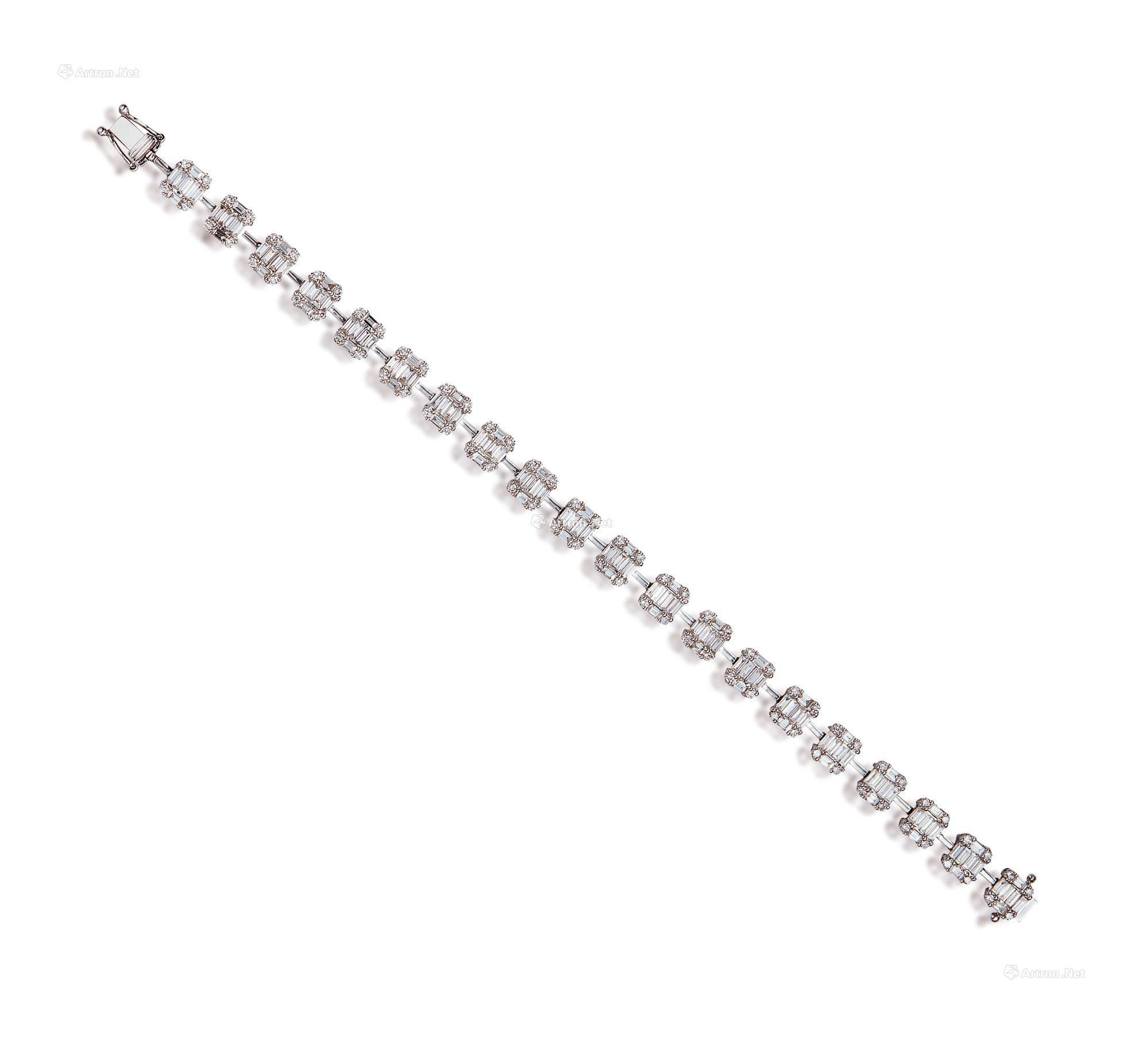 AN ALTOGETHER WEIGHING 4.12 CARATS DIAMOND BRACELET MOUNTED IN 18K WHITE GOLD