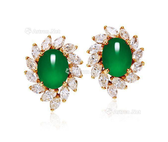 A PAIR OF BURMESE JADEITE AND DIAMOND EARRINGS MOUNTED IN 18K YELLOW GOLD