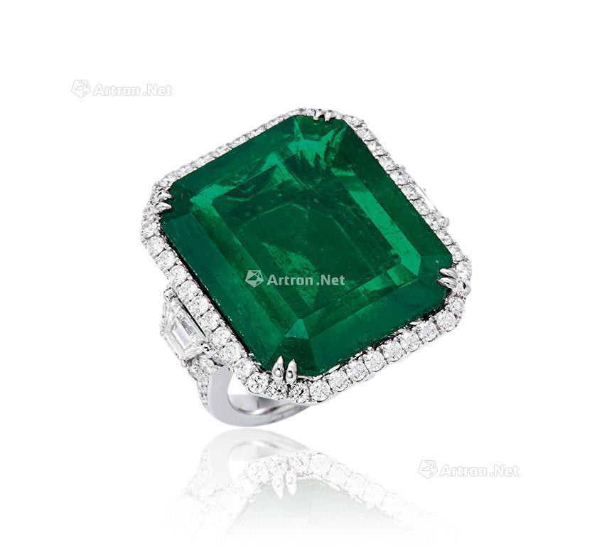 A 27 CARAT COLOMBIAN EMERALD AND DIAMOND RING MOUNTED IN 950 PLATINUM