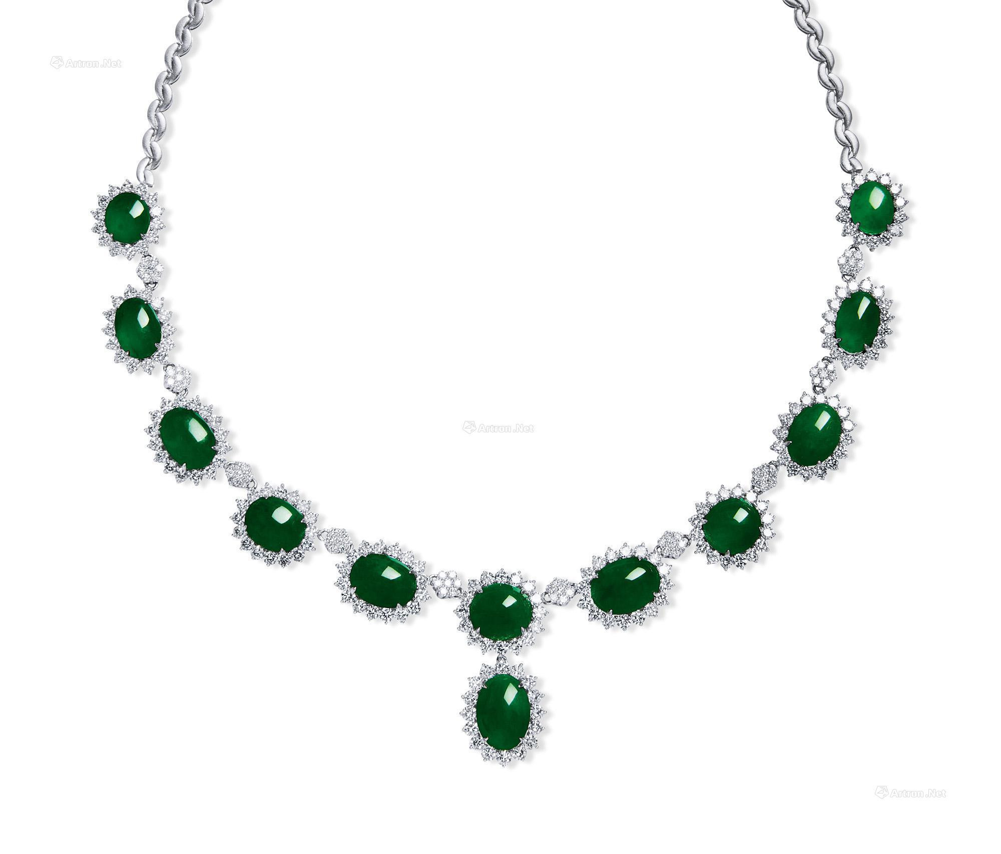 A BURMESE JADEITE AND DIAMOND NECKLACE MOUNTED IN 18K WHITE GOLD