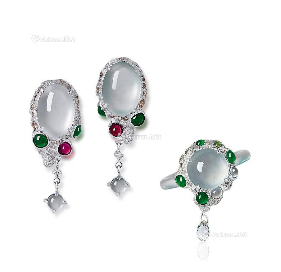 A SET OF BURMESE ICY JADEITE AND DIAMOND RING AND EAR PENDANTS MOUNTED IN WHITE GOLD