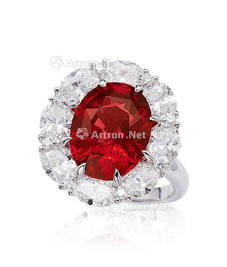 AN 8.14 CARAT TANZANIAN ‘VIBRANT RED’ SPINEL AND DIAMOND RING MOUNTED IN 18K WHITE GOLD，WITH NO INDICATIONS OF HEATING