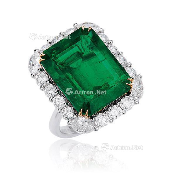 A 14.51 CARAT COLOMBIAN ‘MUZO GREEN’ EMERALD AND DIAMOND RING MOUNTED IN 18K WHITE AND YELLOW GOLD