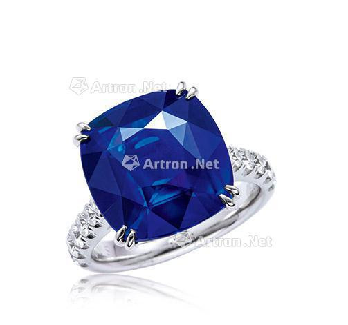 A 10.04 CARAT BURMESE ‘ROYAL BLUE’ SAPPHIRE AND DIAMOND RING MOUNTED IN 18K WHITE GOLD，WITH NO INDICATIONS OF HEATING