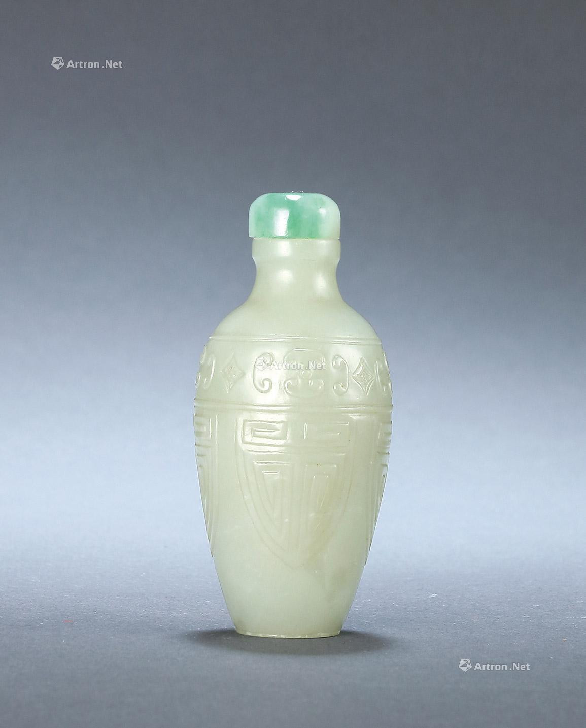 GREENISH WHITE JADE CARVED SNUFF BOTTLE WITH DESIGN OF CLOUD AND LEAF