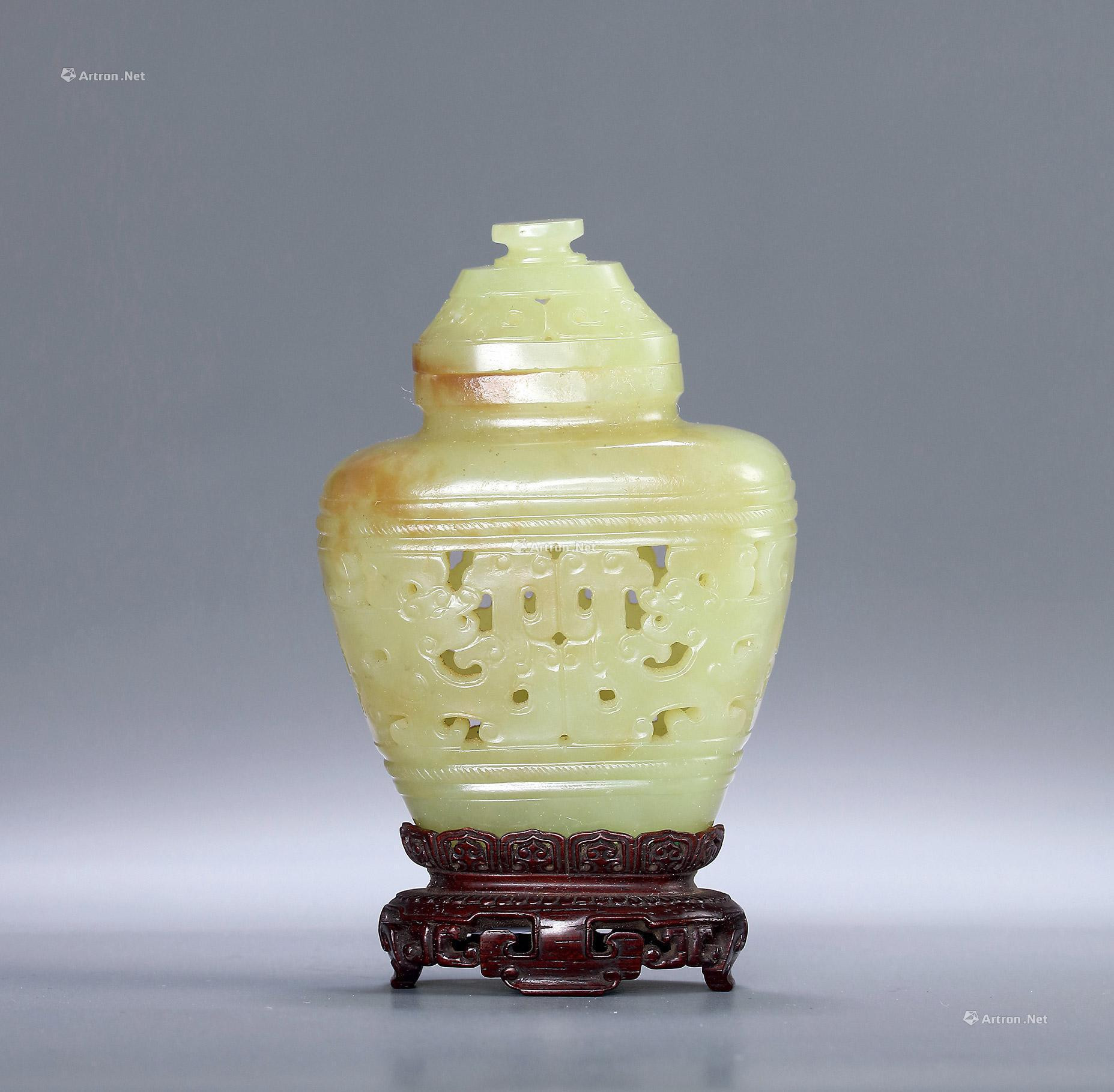 YELLOW JADE CARVED BOTTLE SHAPED PARFUMIER WITH DESIGN OF CLOUD AND DRAGON