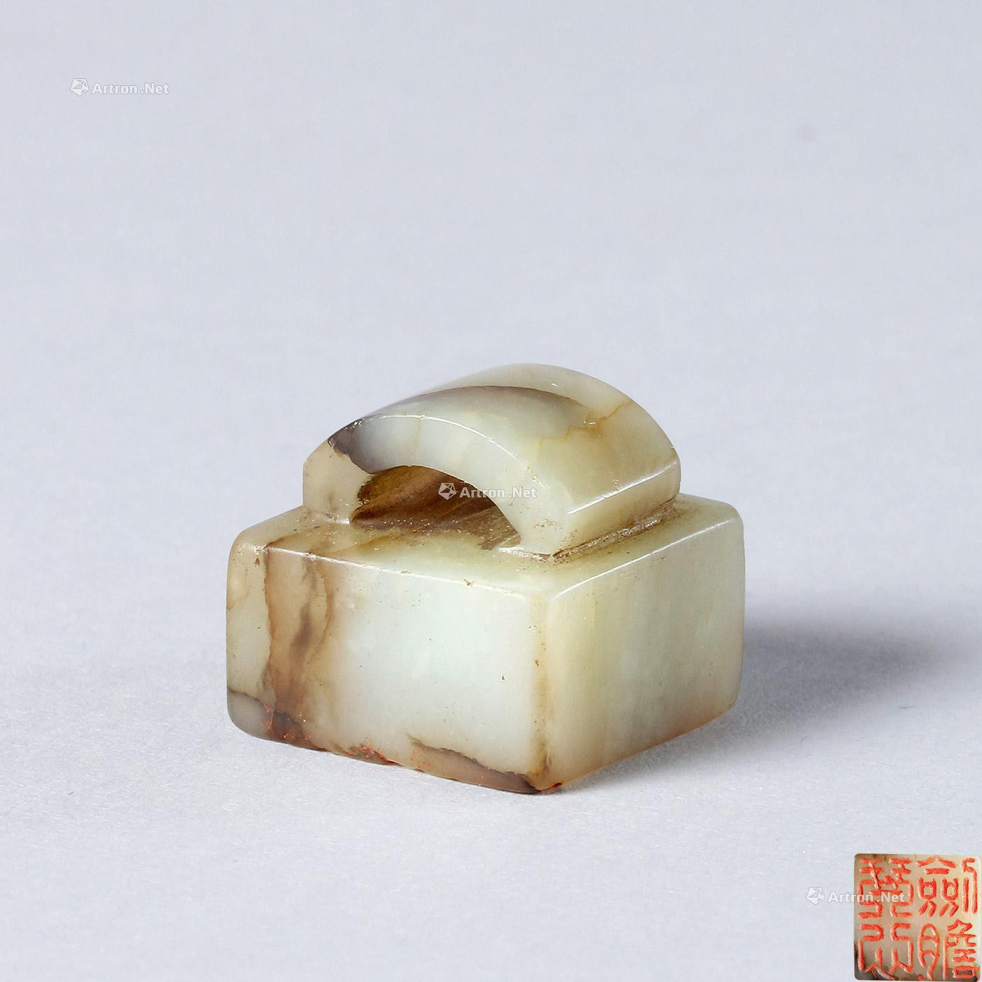 JADE CARVED SEAL WITH TILE KNOB IN THE HAN STYLE