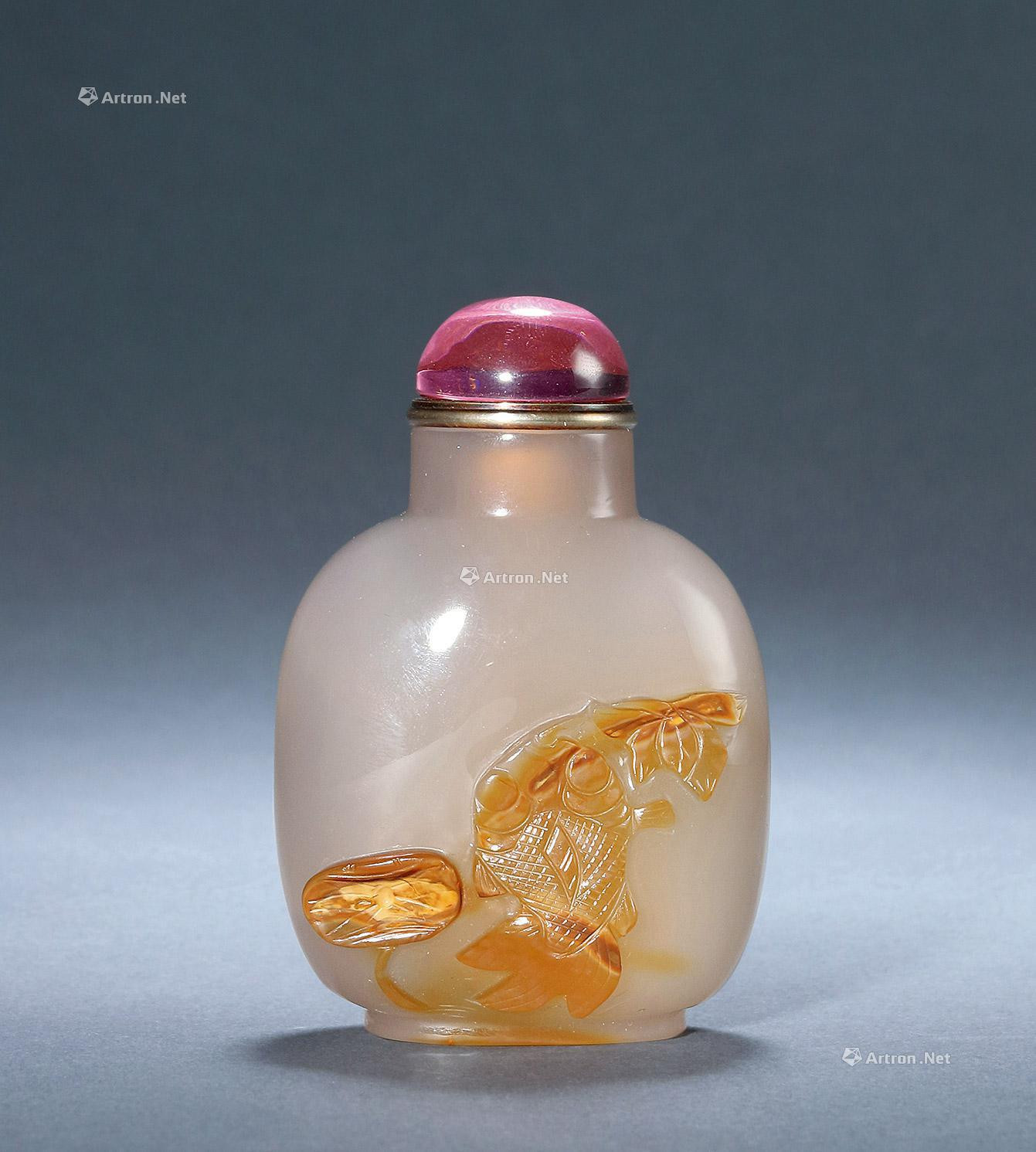 AGATE CARVED SNUFF BOTTLE