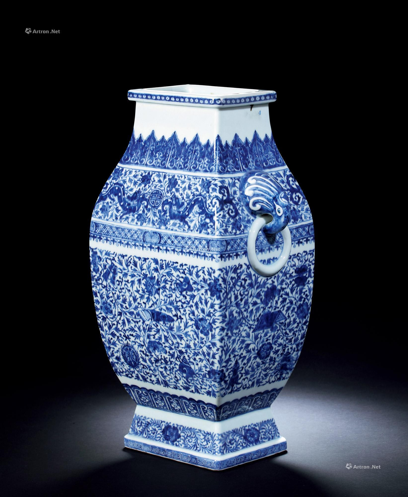 A BLUE AND WHITE‘BAJIXIANG’AND DRAGON’VASE