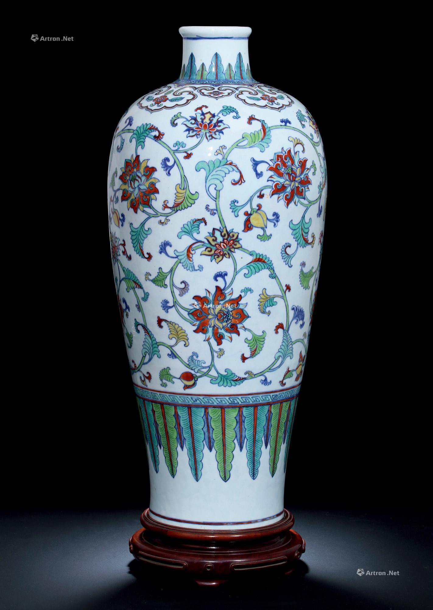 A LARGE DOUCAI‘LOTUS’VASE，MEIPING
