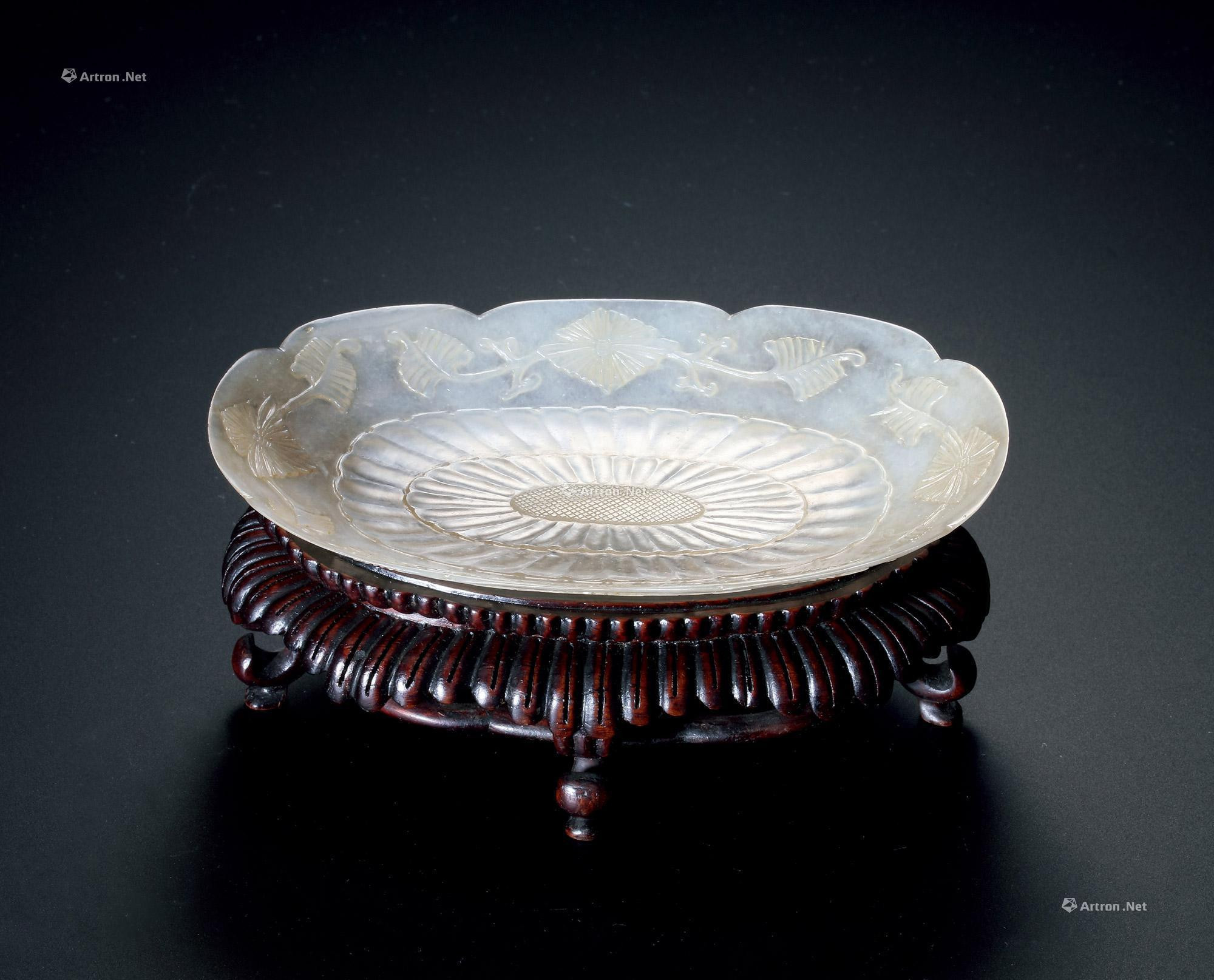A CARVED WHITE JADE MUGHAL-STYLE FLORAL WASH
