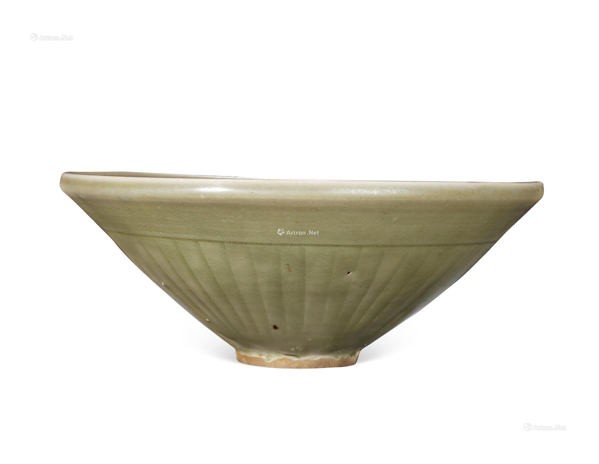 A CARVED YAOZHOU‘MANDARIN DUCKS AND FISH’CONICAL BOWL