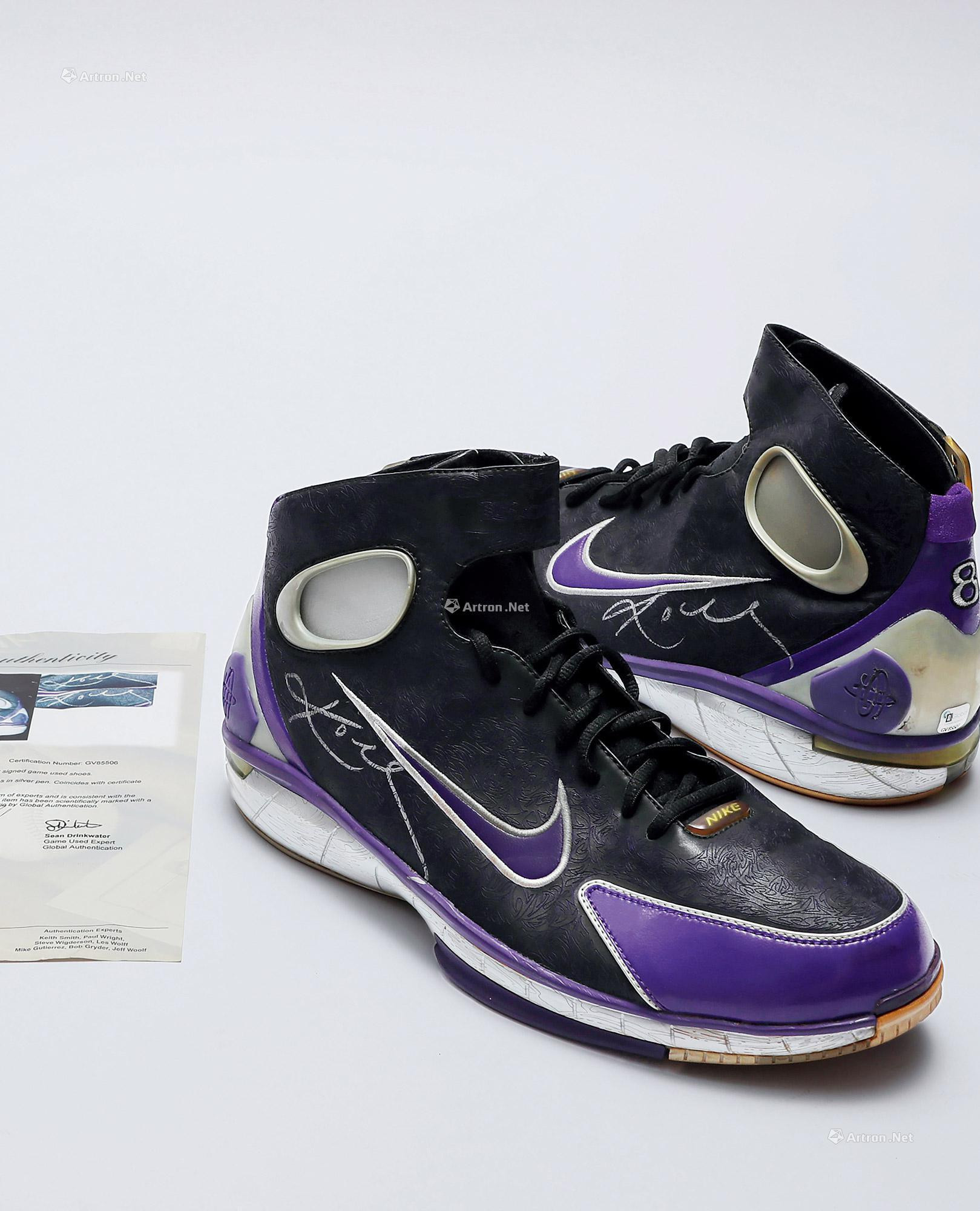 Kobe Bryant Autographed Collection  Nike Zoom Huarache 2K4 PE