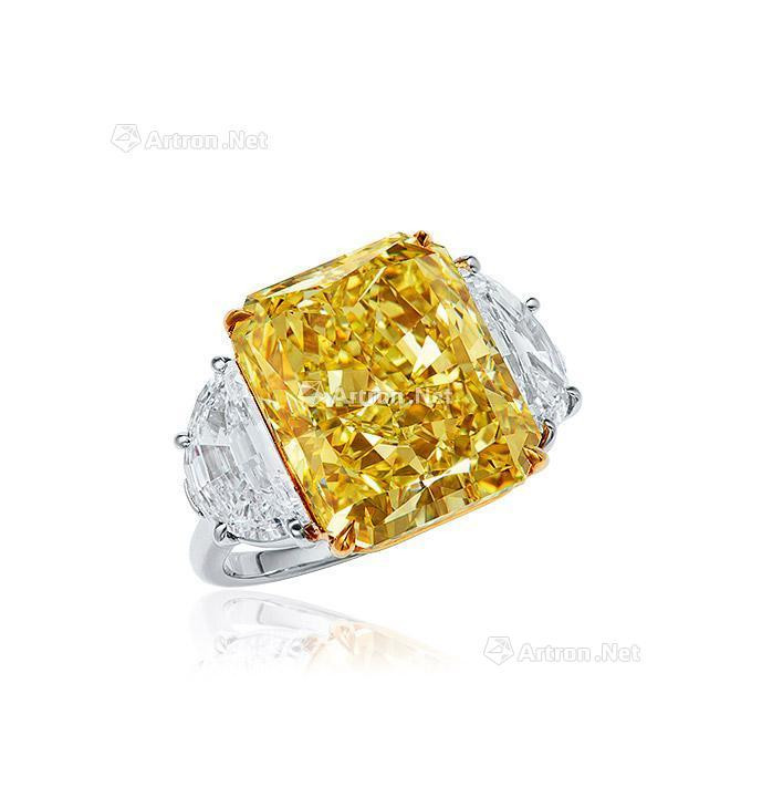 AN IMPORTANT 15.23 CARAT FANCY VIVID YELLOW， INTERNALLY FLAWLESS DIAMOND AND DIAMOND RING