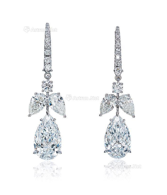 A PAIR OF 2.12 AND 2.01 CARAT D COLOR INTERNALLY FLAWLESS， TYPE IIA DIAMOND EARRINGS