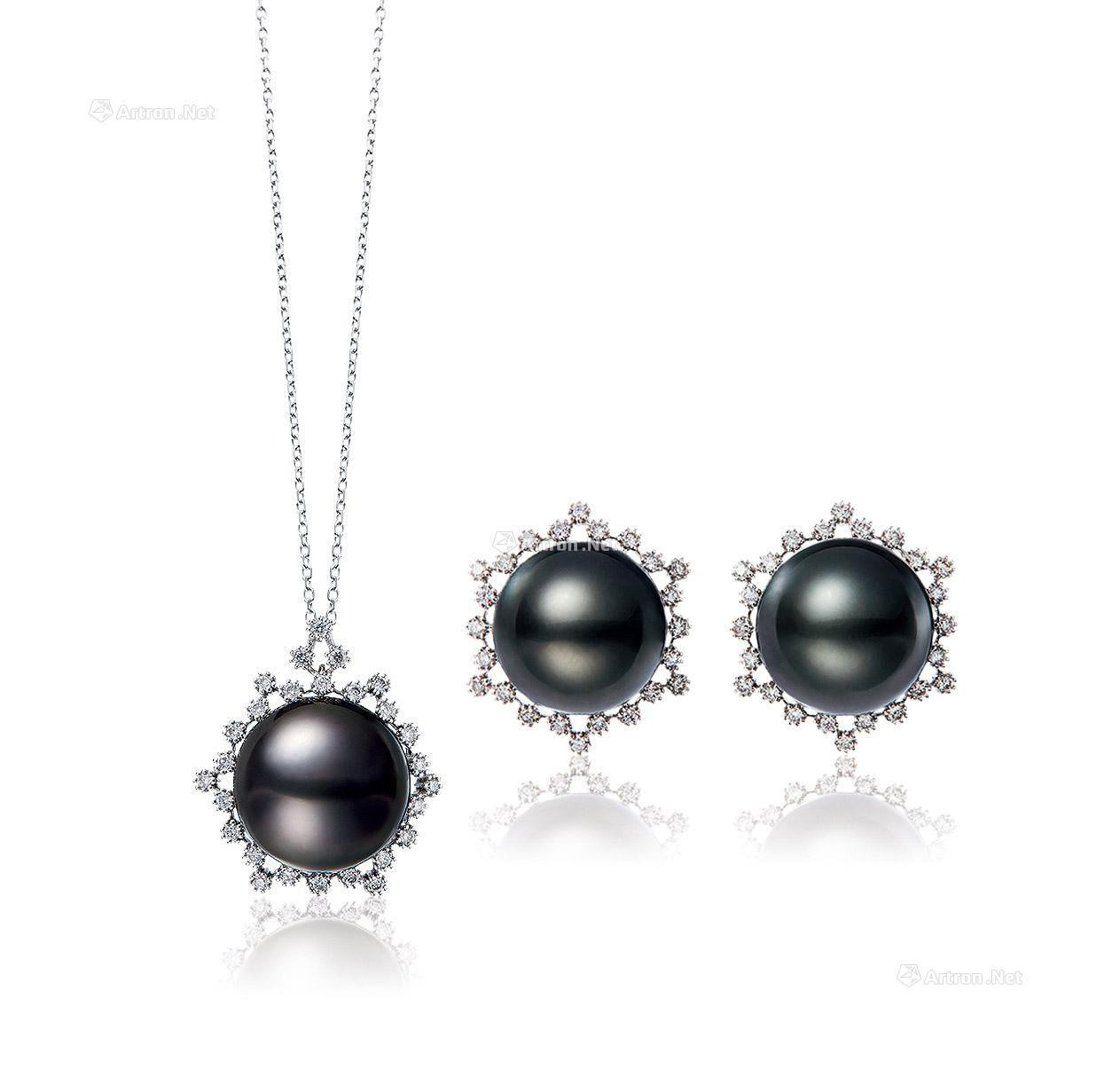 A SET OF TAHITIAN PEARL AND DIAMOND PENDANT AND EARRINGS