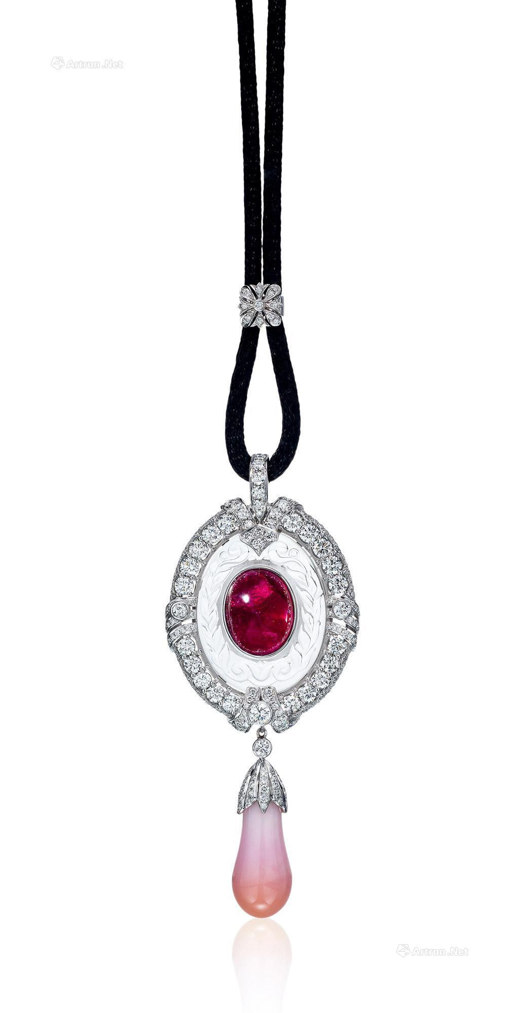 A 9.95 CARAT BURMESE RUBY， CONCH PEARL， DIAMOND AND CRYSTAL PENDANT NECKLACE
