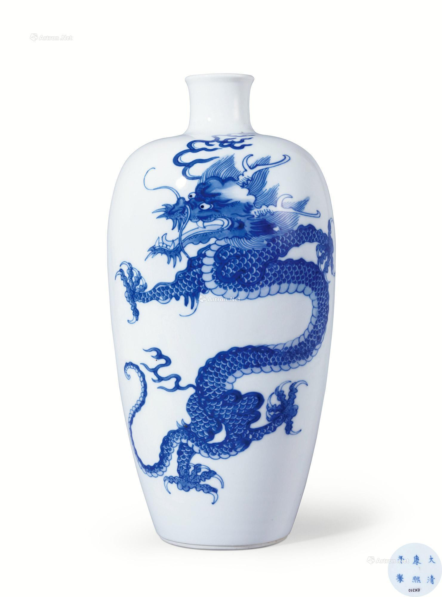 A FINE AND VERY RARE BLUE AND WHITE‘DRAGON’ VASE， MEIPING