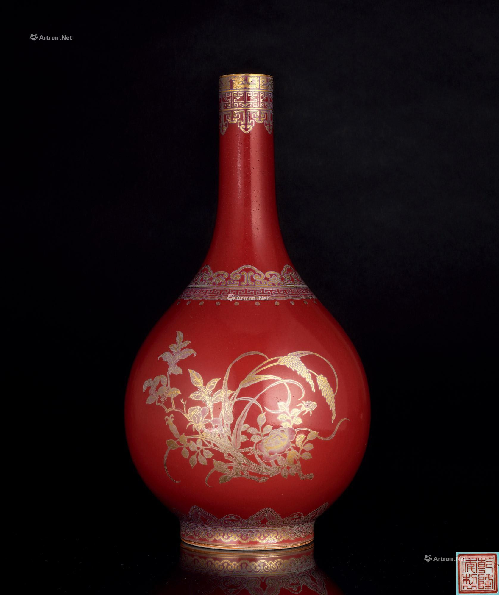 AN IMPERIAL INSCRIBED RED-GLAZE GOLD-PAINTED VASE， DANSHI PING