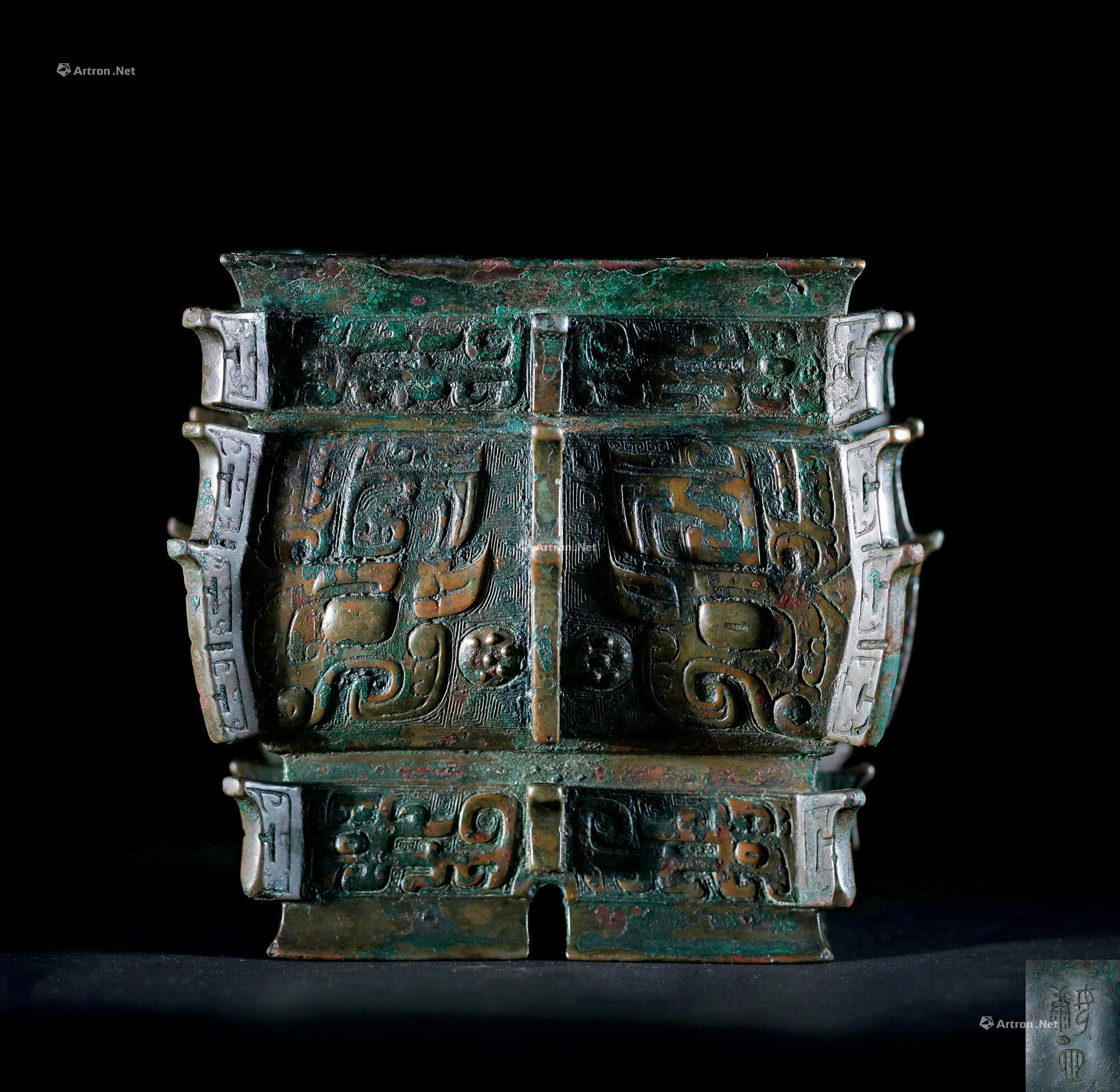 A VERY IMPORTANT‘KANGDING’ARCHASTIC BRONZE VESSEL， YI