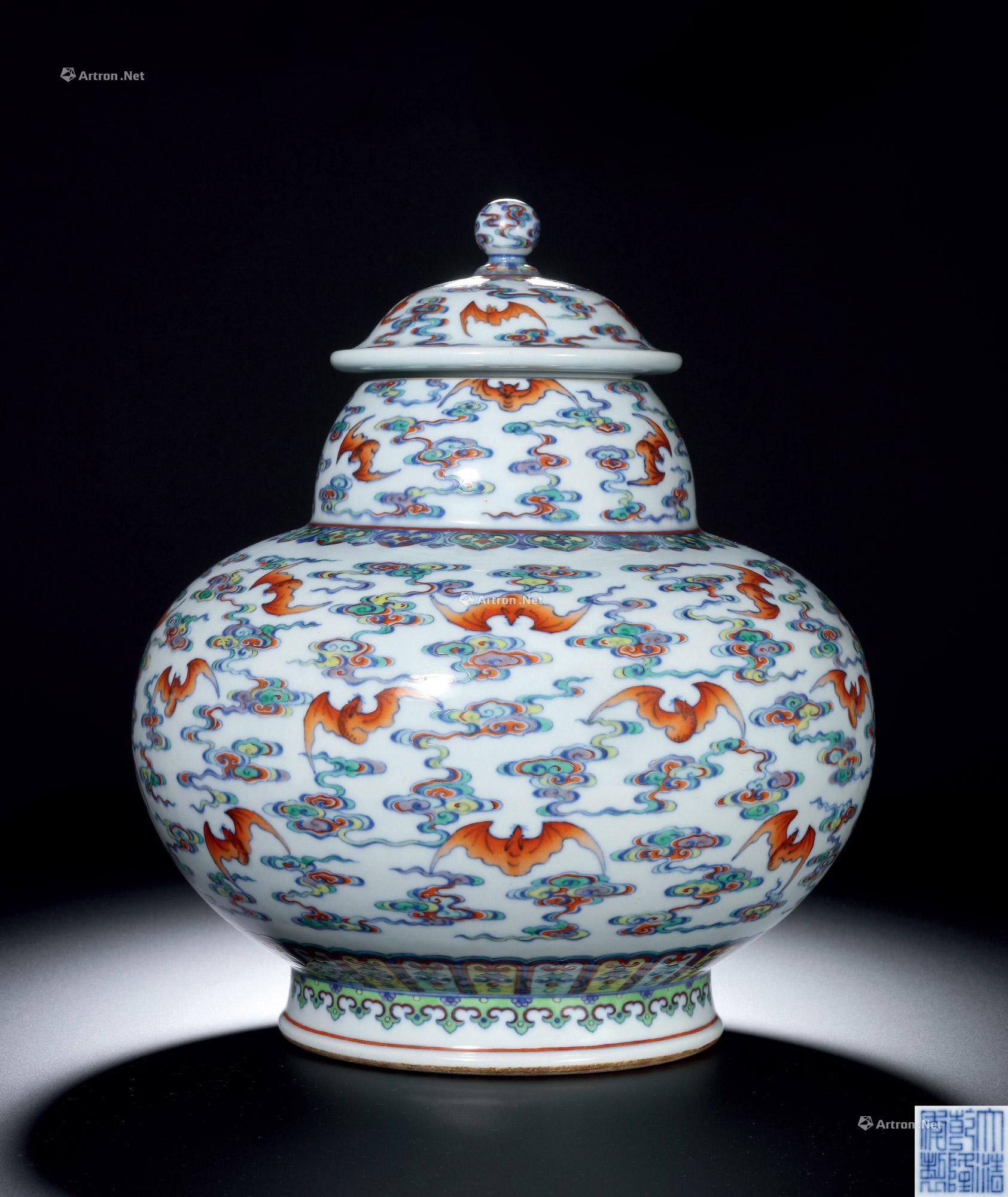 A DOUCAI BATS AMONG CLOUDS VASE， WITH BEADS-SHAPE-KNOB COVER