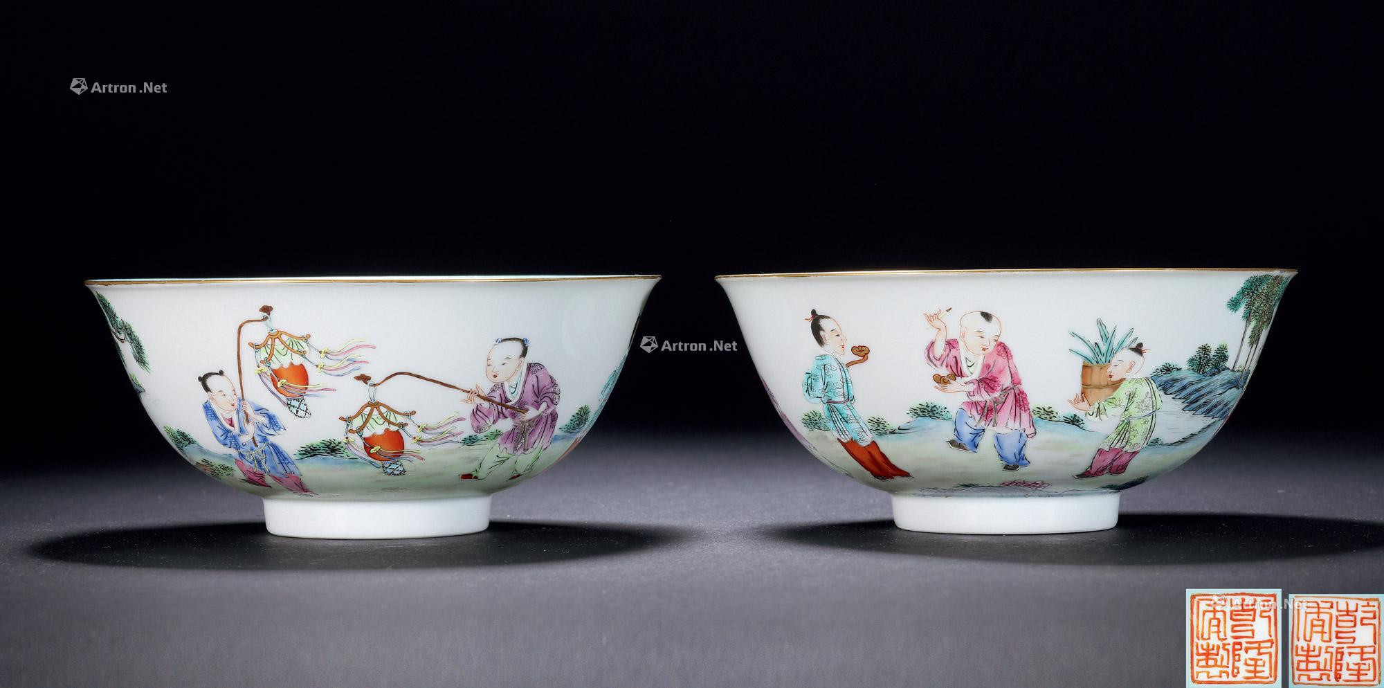 A PAIR OF FAMILLE ROSE PLAYING INFANTS PATTERNED BOWL