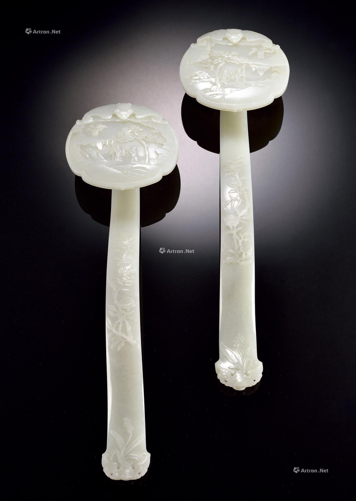 A VERY FINE PAIR OF WHITE JADE WITH CARVED‘LONGEVITY’RUYI