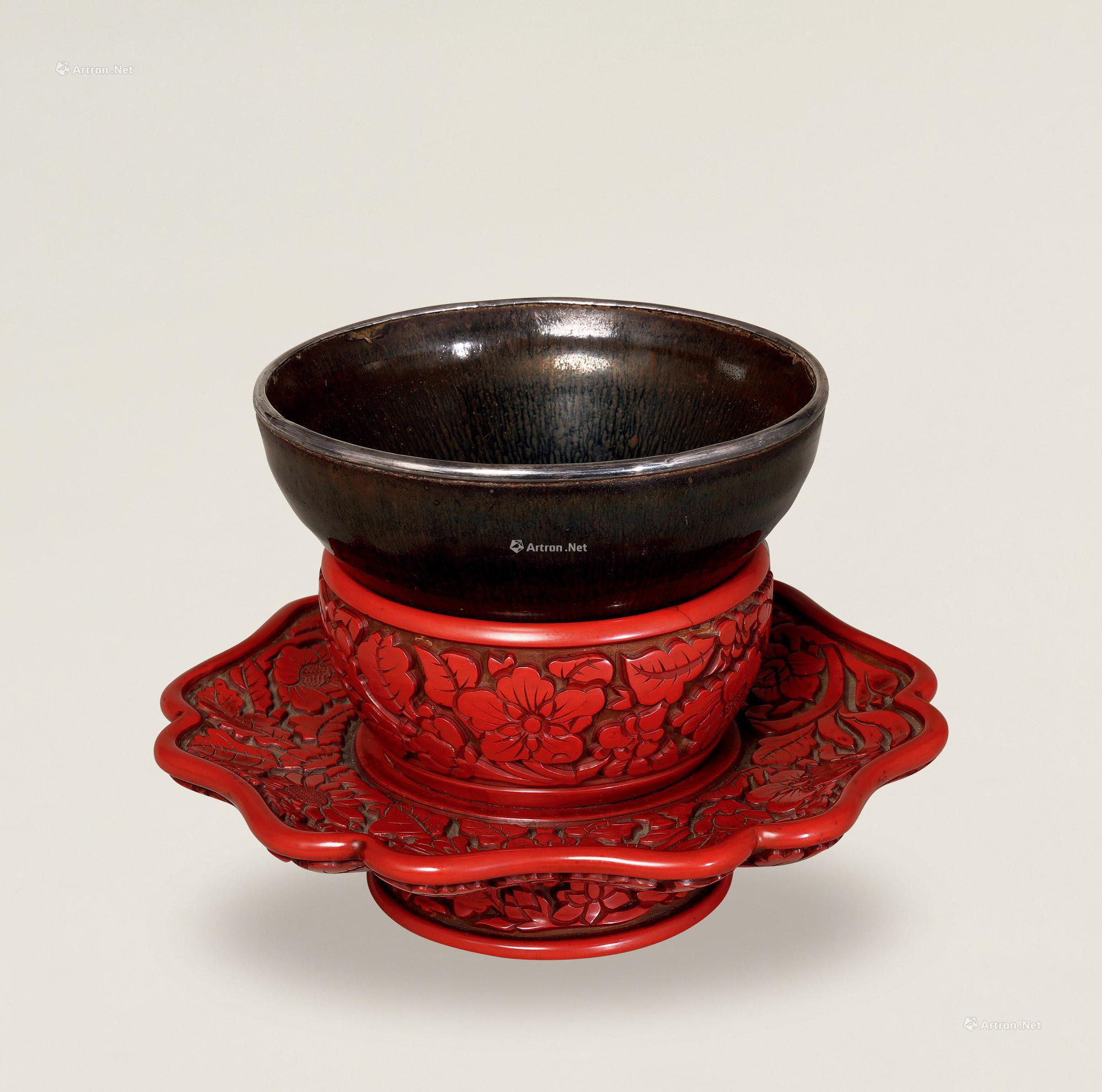 A SET OF‘TENMOKU’TEABOWL AND CARVED LACQUER CUPSTAND