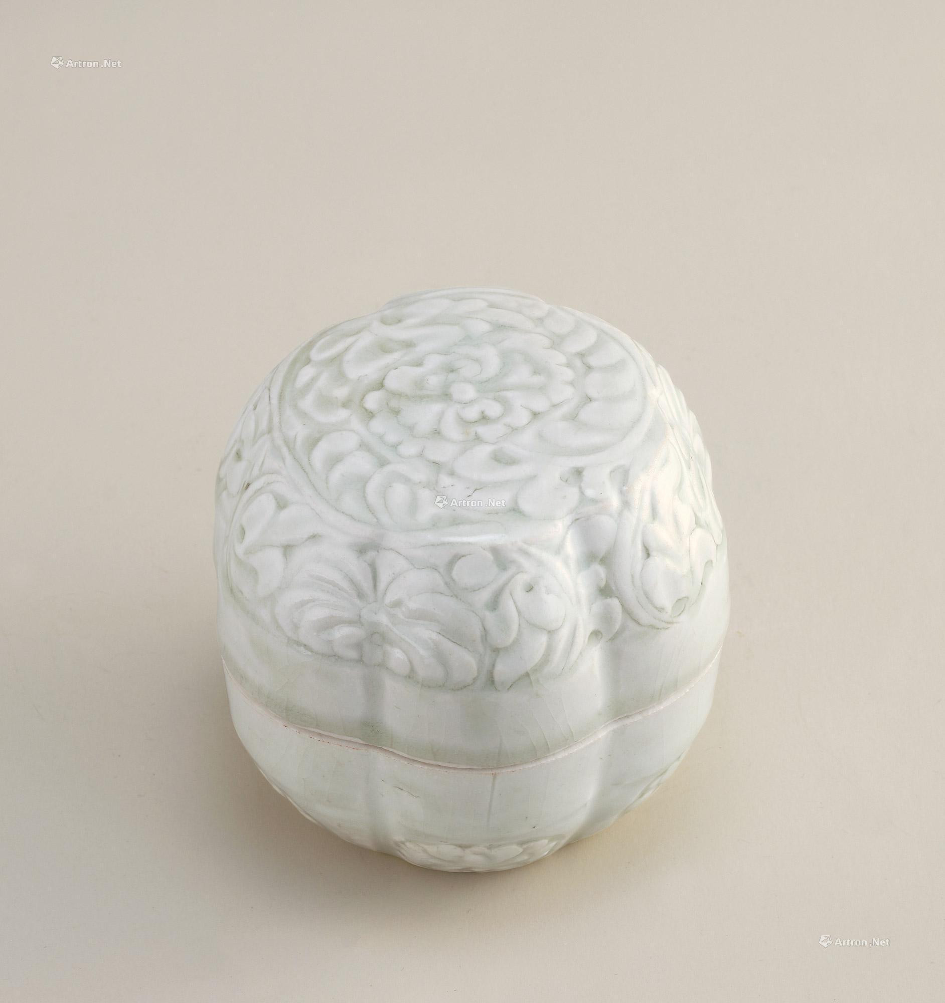 A QINGBAI-GLAZED CARVED BOX AND COVER