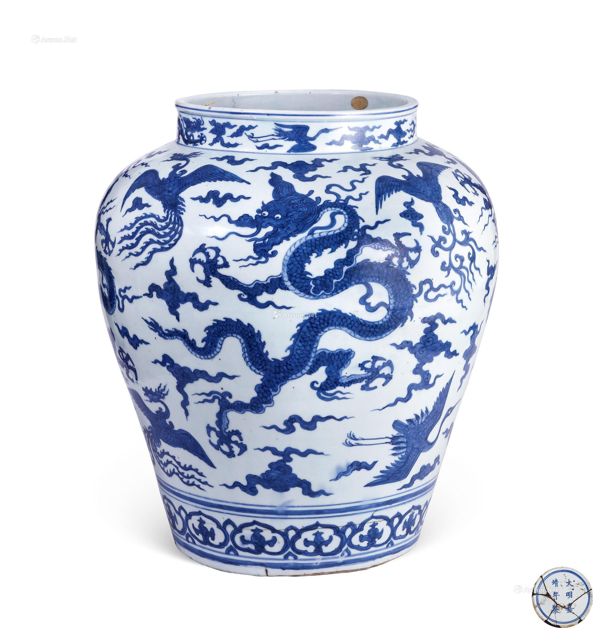 A LARGE BLUE AND WHITE ‘CRANE AND PHEONIX’ JAR