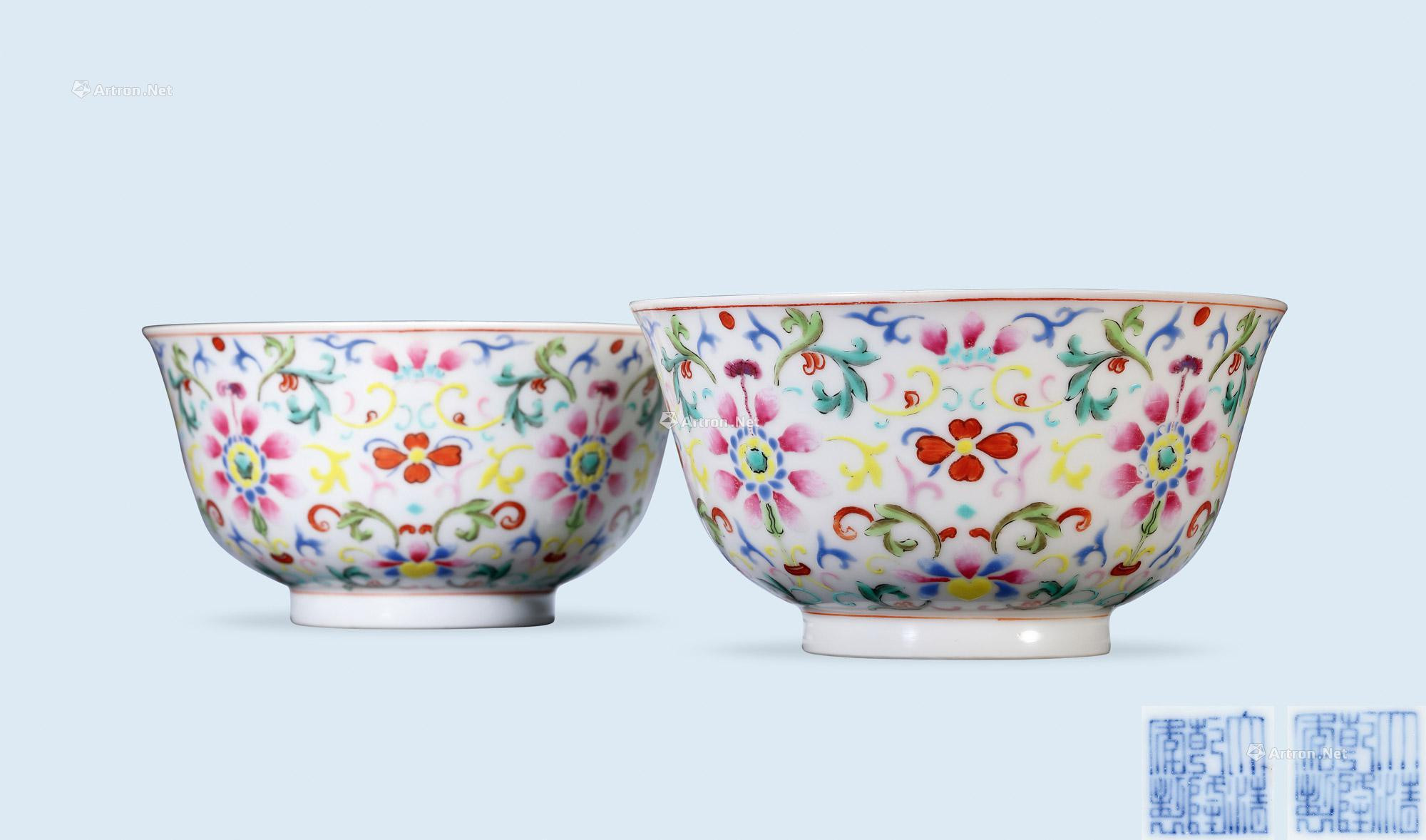 A PAIR OF FAMILLE-ROSE‘FLOWERS’BOWLS