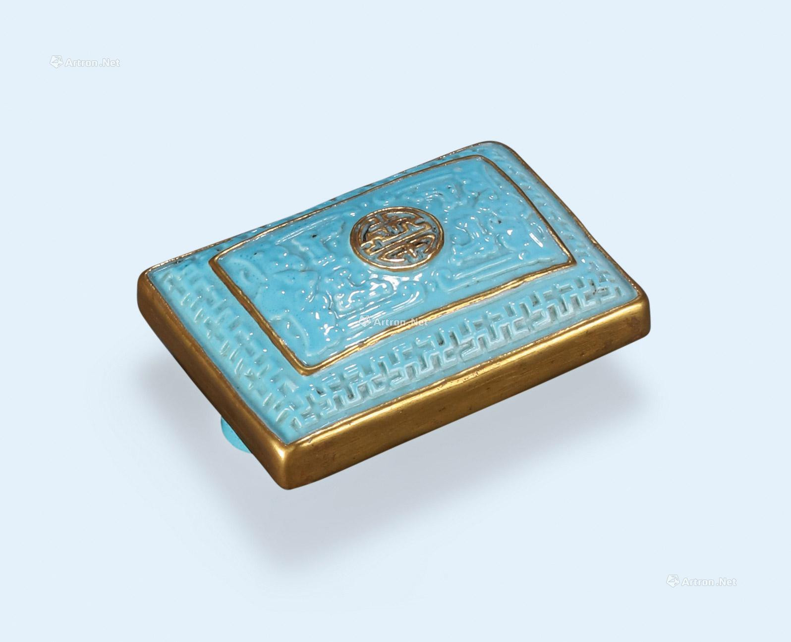 A TURQUOISE-GLAZED BUCKLE WITH BAT AND LONGEVITY DESIGN