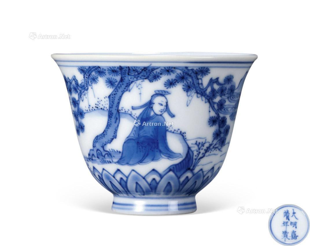 A BLUE AND WHITE‘FIGURES’CUP