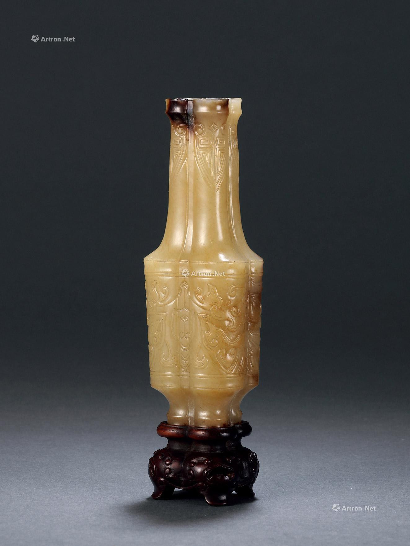 A CARVED GREENISH JADE INCENSE BOTTLE WITH DESIGN OF BEAST FACE AND LEAF