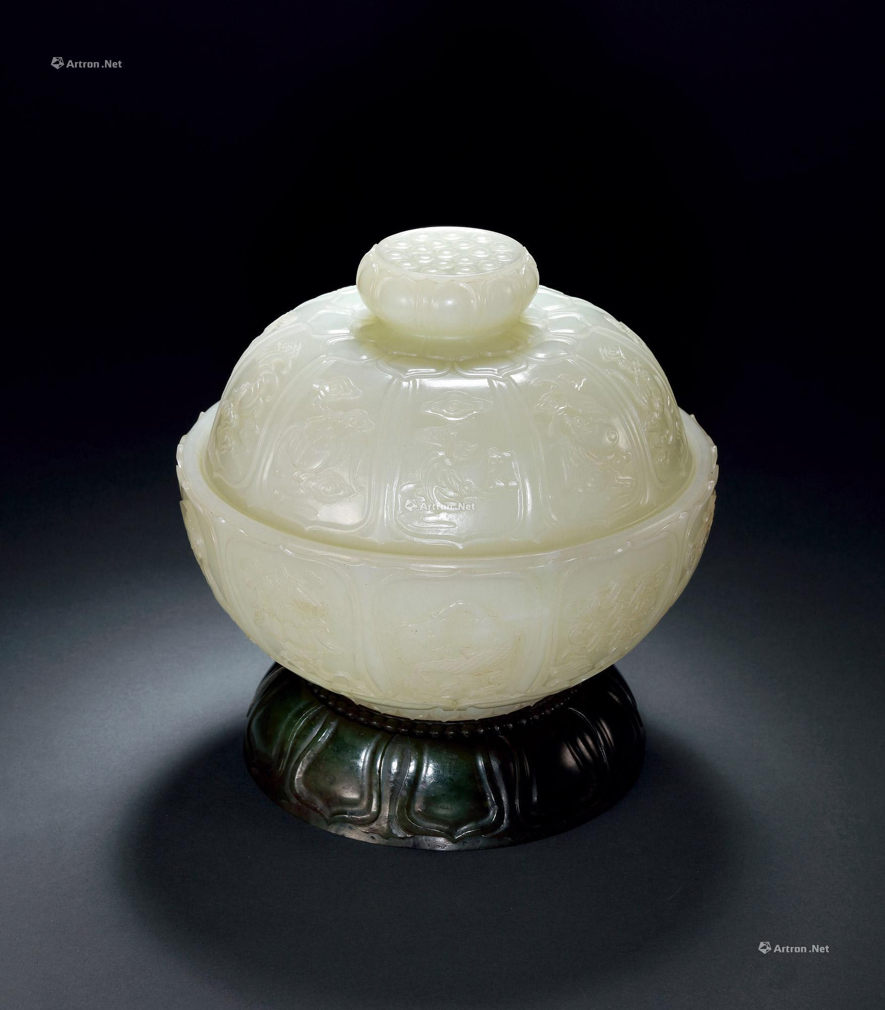A CARVED WHITE JADE LOTUS BOX WITH COVER
