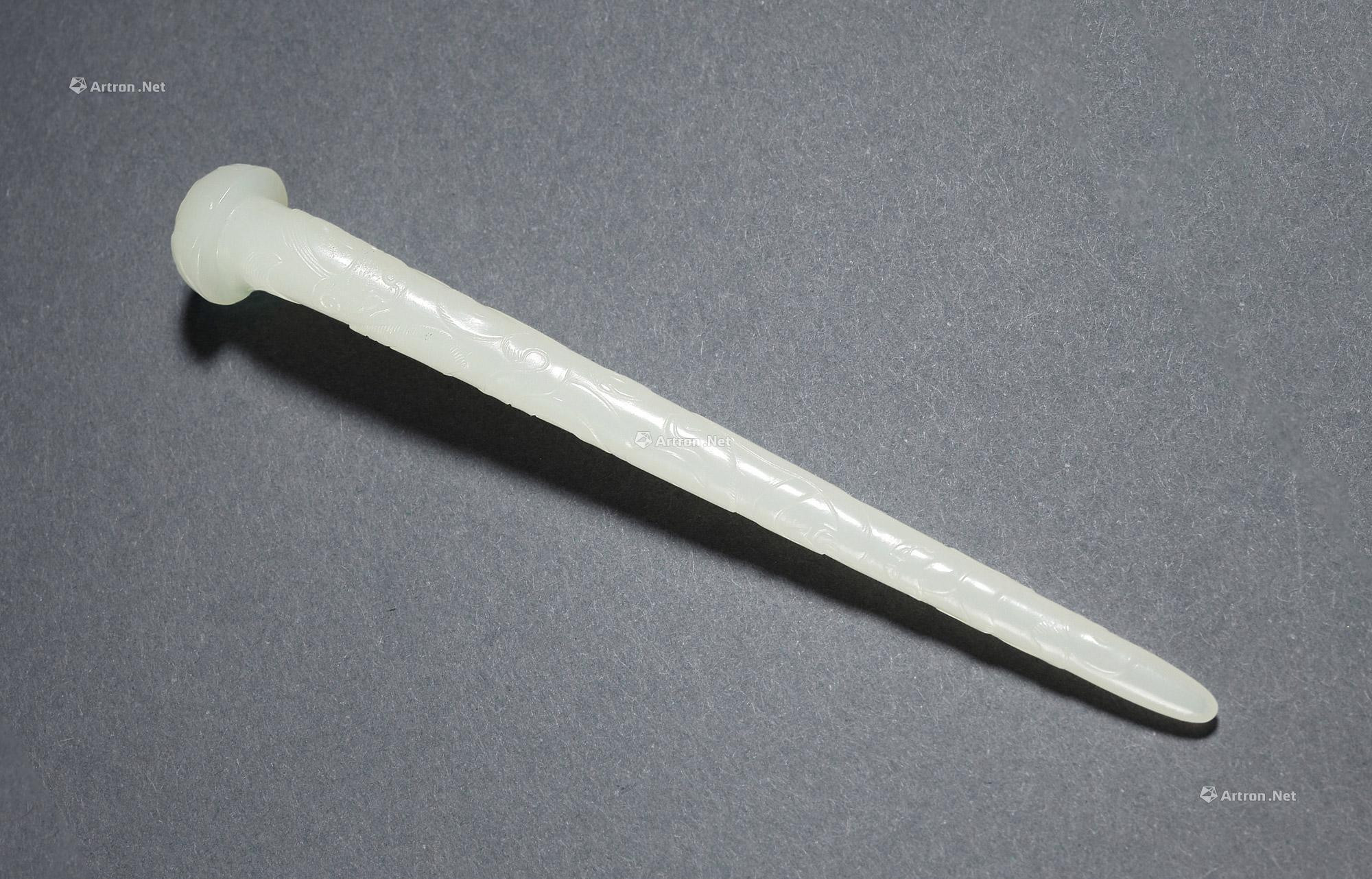 A WHITE JADE HAIRPIN WITH DESIGN OF CHILONG