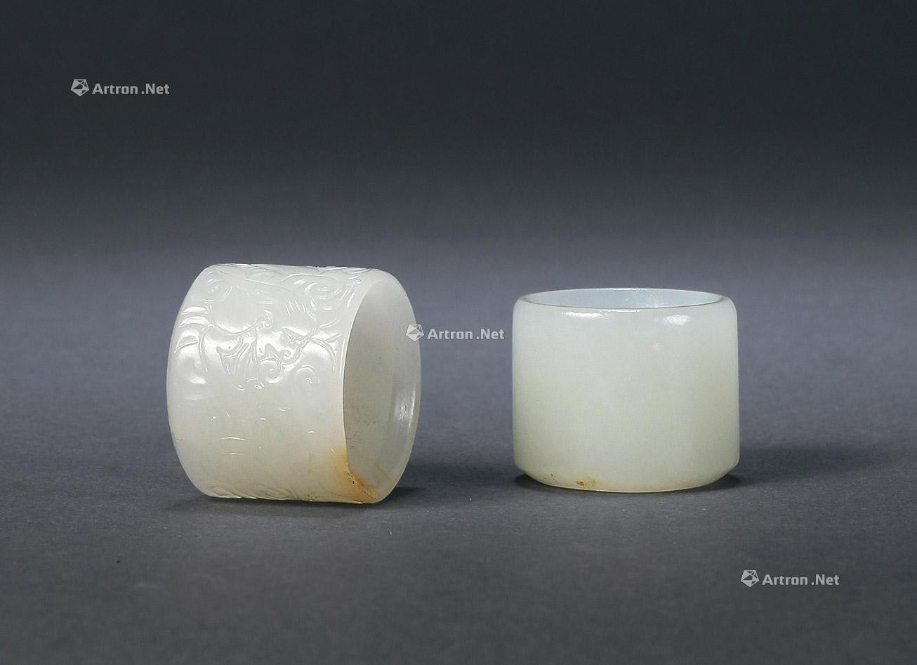 A CARVED WHITE JADE THUMB RING WITH DESIGN OF CLOUD AND DRAGON， A CARVED WHITE JADE THUMB RING