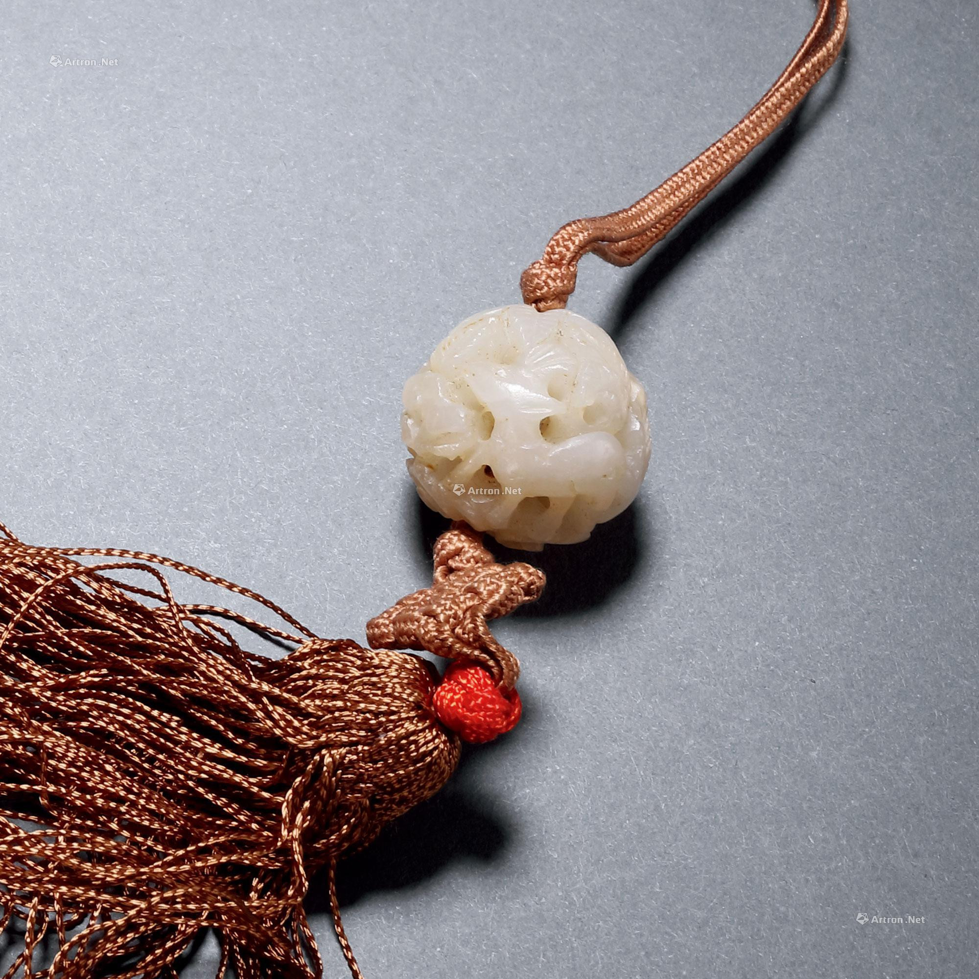 A WHITE JADE PENDANT WITH DESIGN OF DEER AND MOUNTAIN