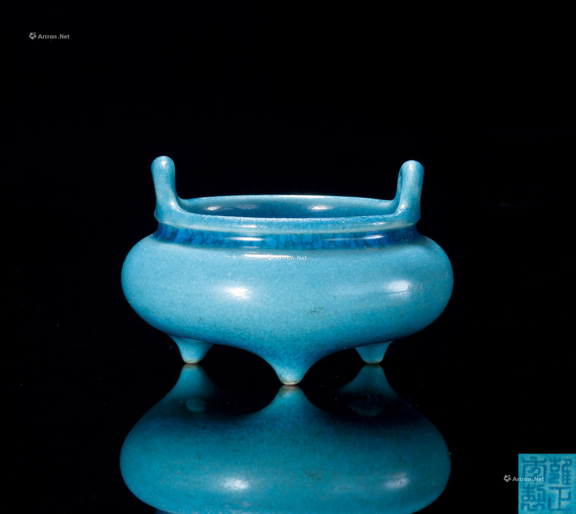 A TURQUOISE BLUE GLAZE CENSER WITH EARS