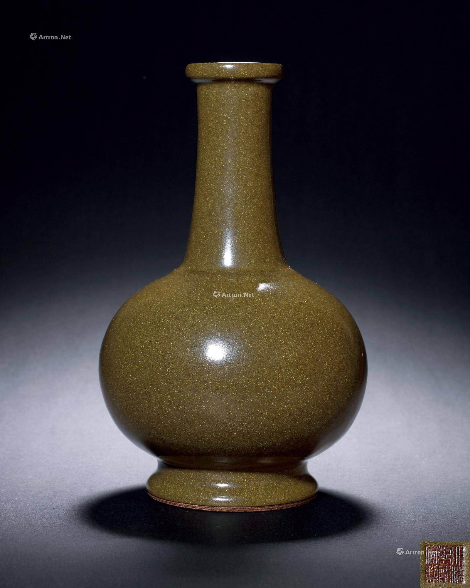 A TEA DUST GLAZE VASE WITH DISH-SHAPED MOUTH