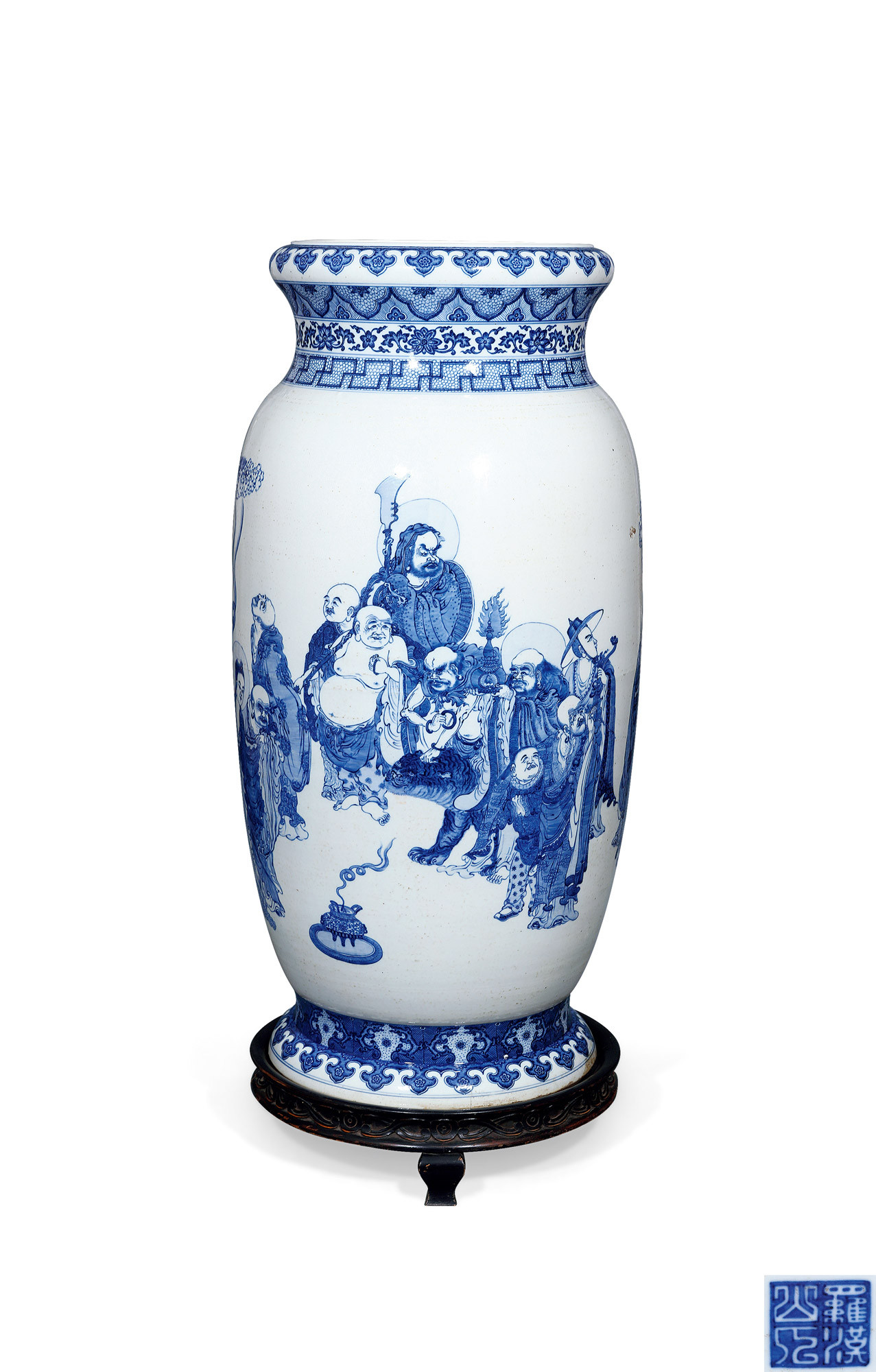 A TANG YING’S STYLE BLUE AND WHITE VASE