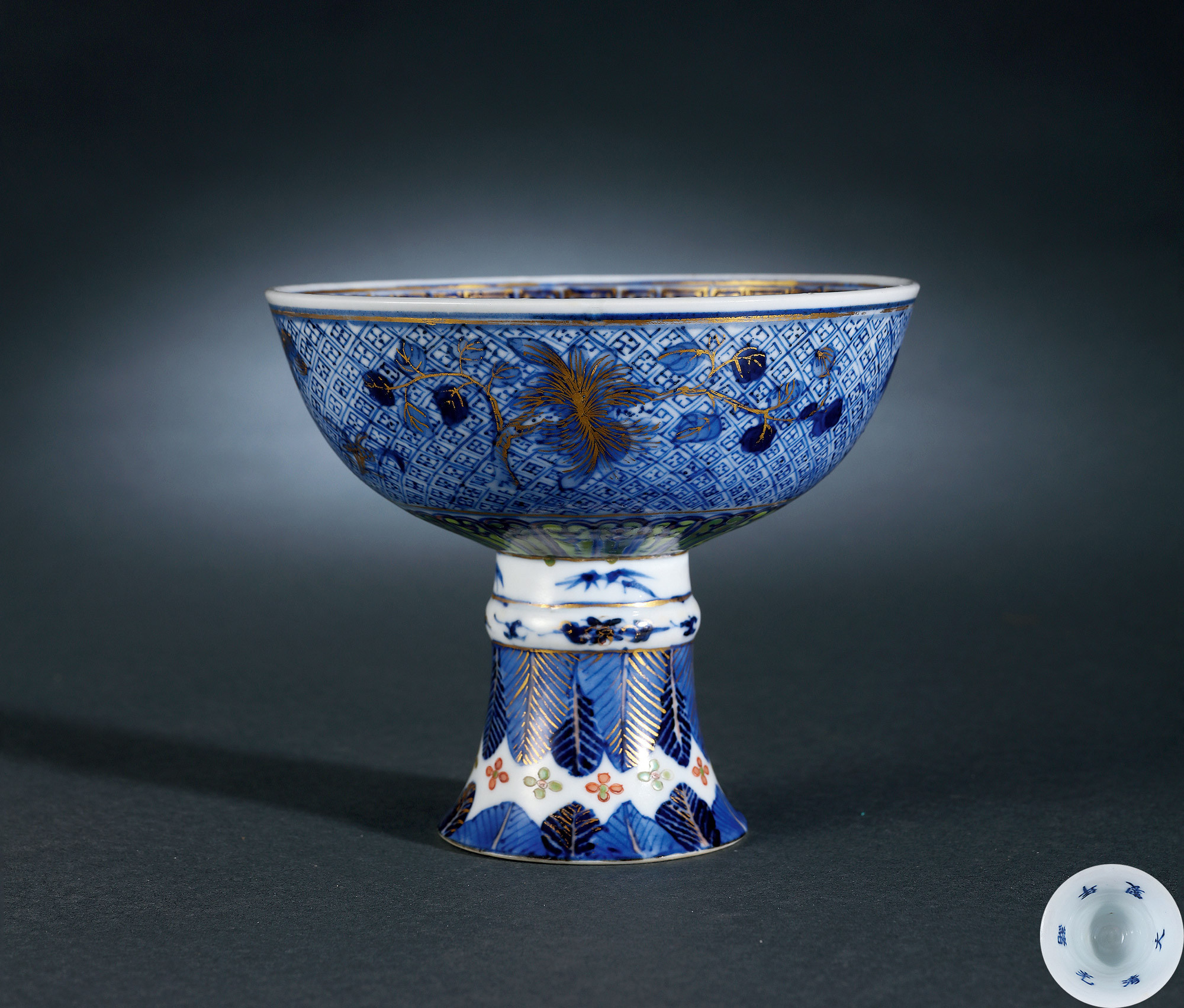 A BLUE AND WHITE STEM BOWL