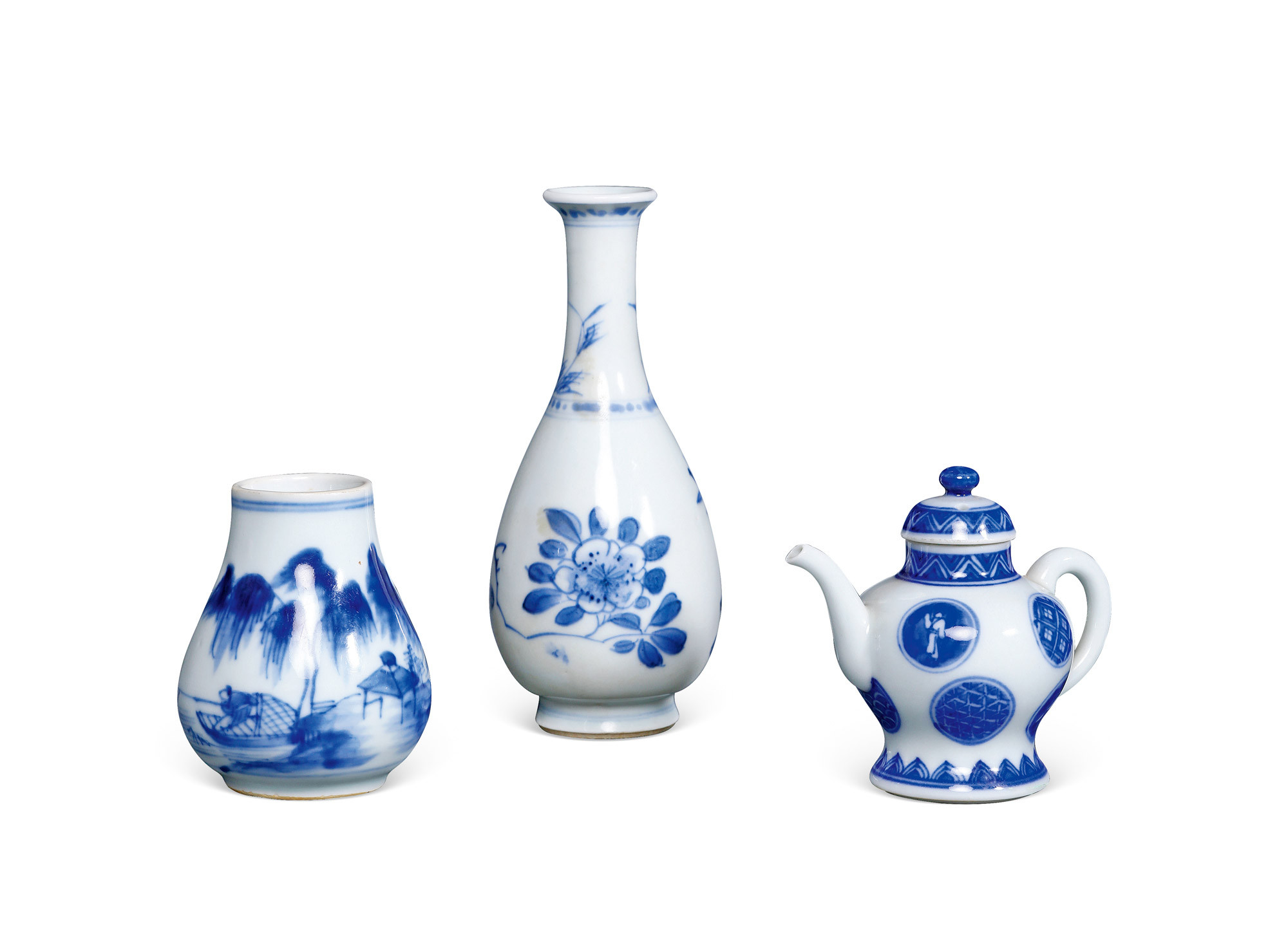 A SET OF THREE BLUE AND WHITE VASE AND WATER CONTAINER AND POT