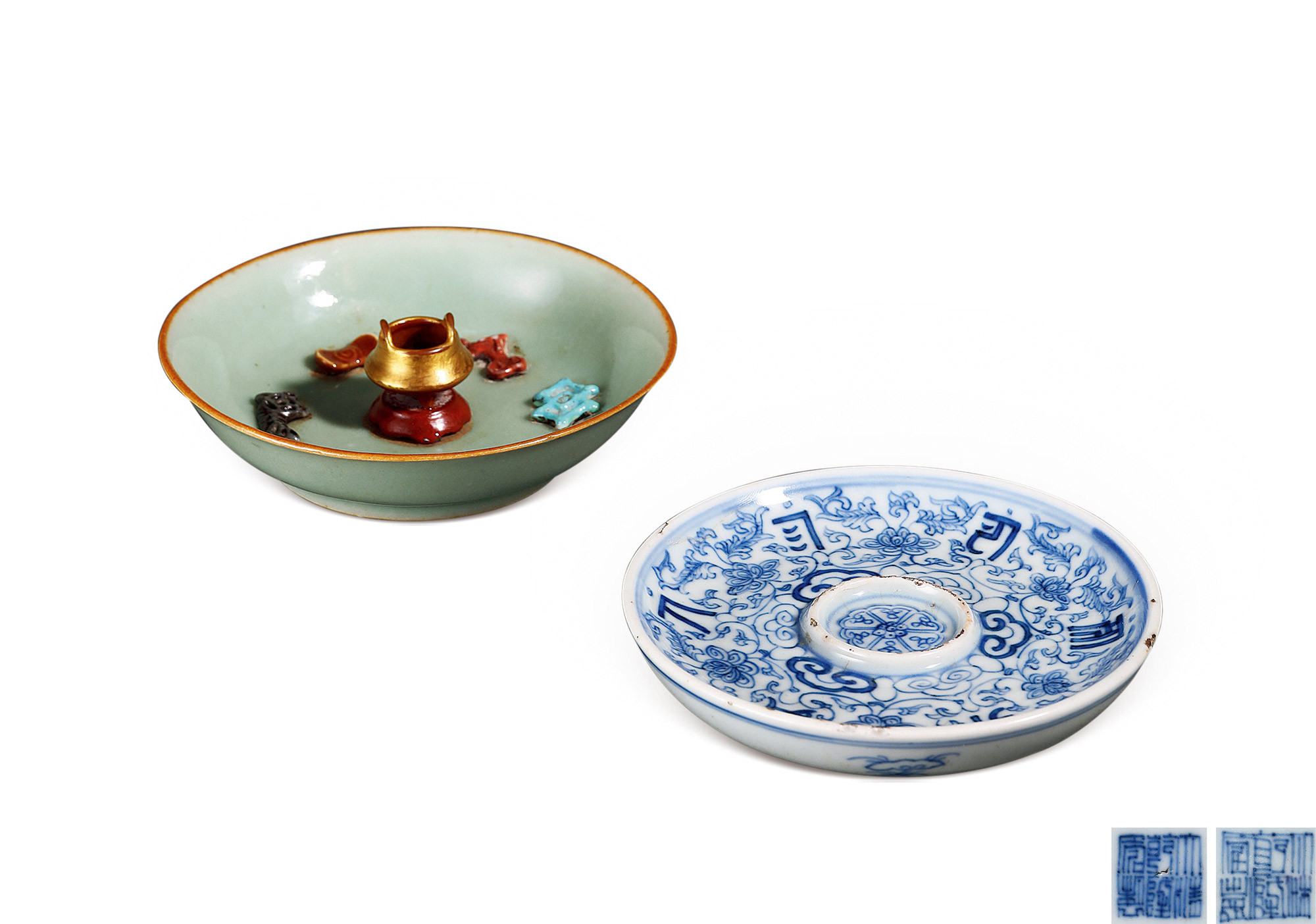 A SET OF A GLAUCOUS GLAZE PLATE AND A BLUE AND WHITE  PLATE