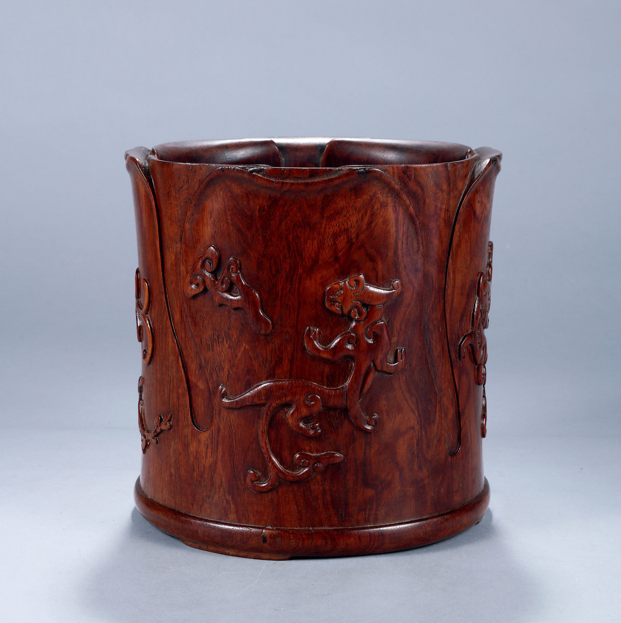 A CARVED HARD-WOOD ‘DRAGON’ BRUSHPOT