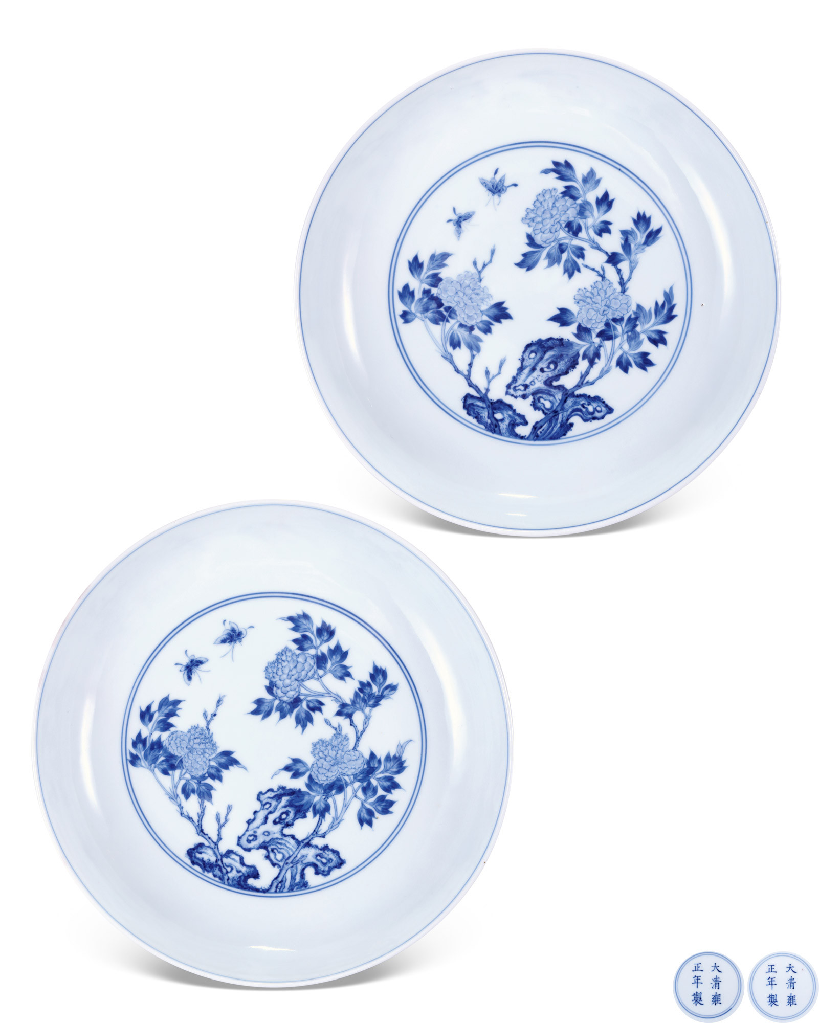 A RARE PAIR OF BLUE AND WHITE‘FLORAL’DISHES