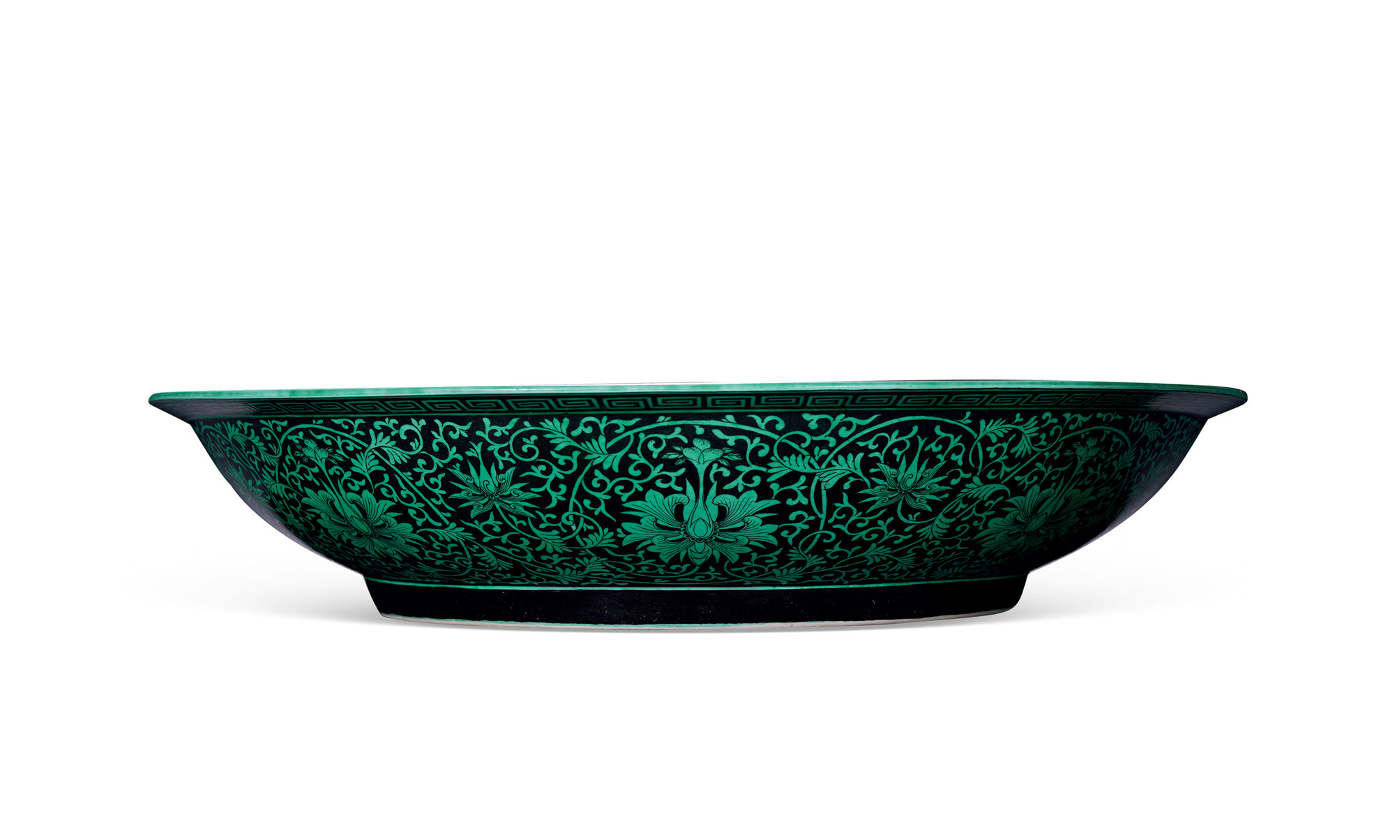 A MAGNIFICENT AND RARE BLACK GROUND AND OVER GREEN-GLAZED‘LONGEVITY’PLATE