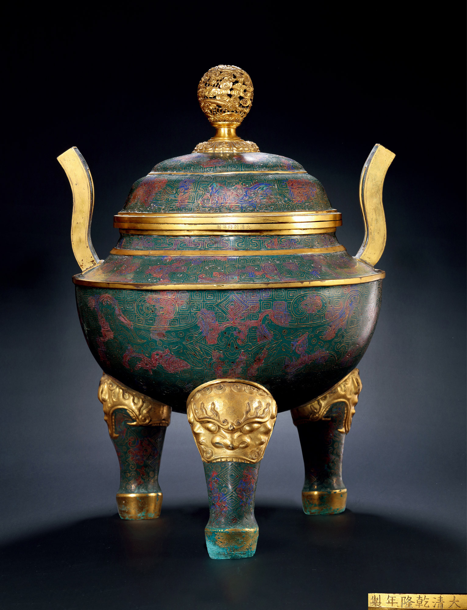 A FINELY AND RARE CLOISONNE ENAMEL DING-FORM CENSER WITH HANDLES