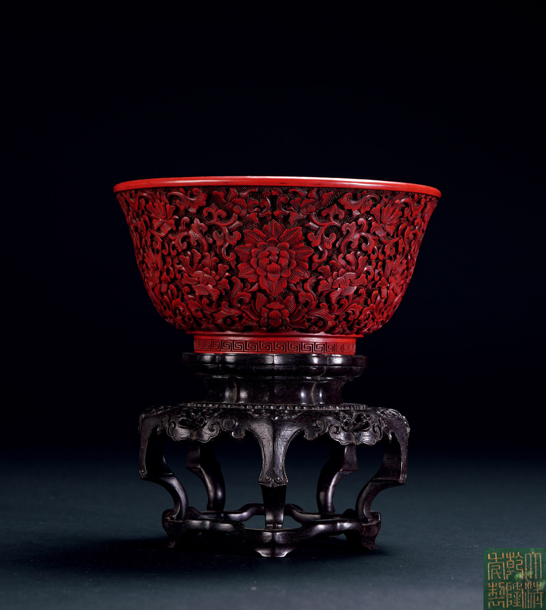 A RARE AND FINELY JADE-BODY WITH CINNABAR LACQUER CARVED‘FLORAL’BOWL